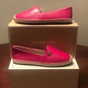 SUPER CUTE Michael Kors pink leather flat.